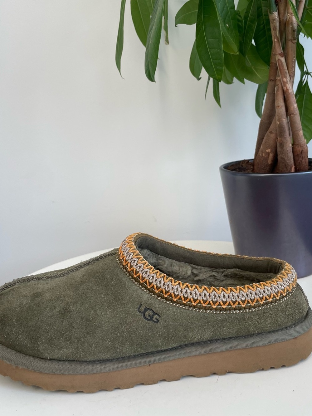 Women Size 8 UGG Tasman II Slipper
Moss Green Slides Shoes